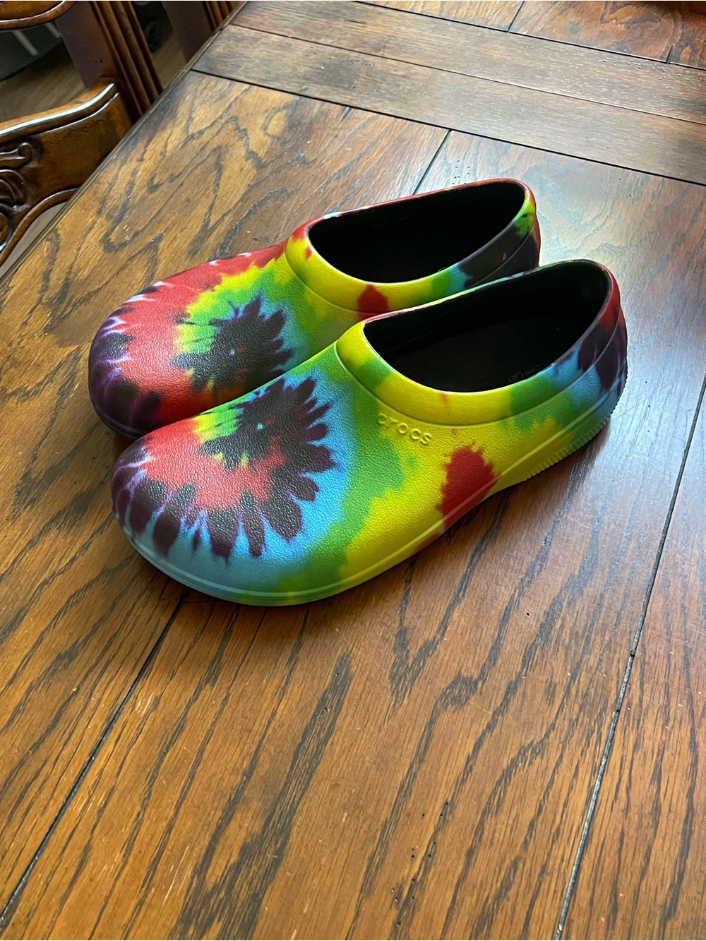 Crocs On-The-Clock Work Graphic Slip-On unisex tie dye